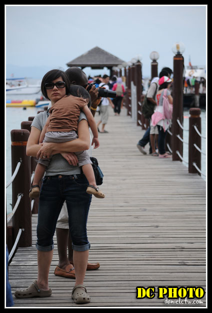 Cameraman Behind The Pretty Lady and Child Cameraman Behind The Pretty Lady and Child