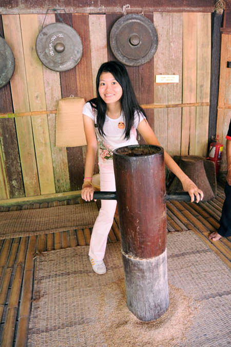 Princess Yen trying to grind rice