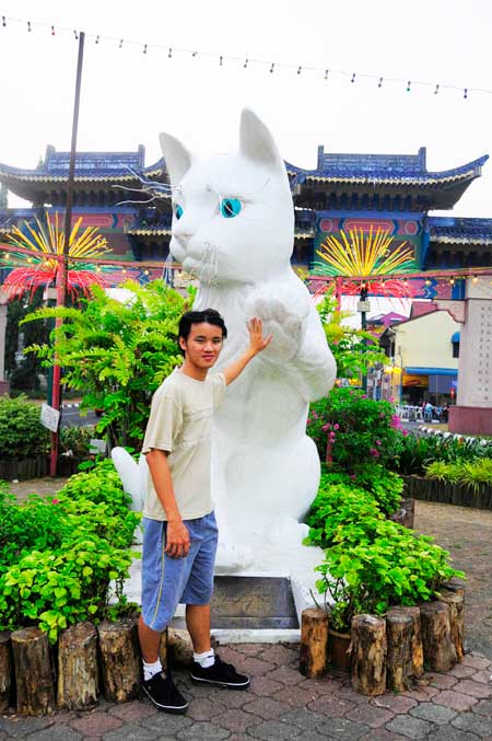 Daniel Chew and White Cat of Kuching City