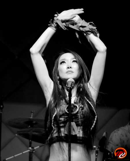 Sa Ding Ding Hands Up