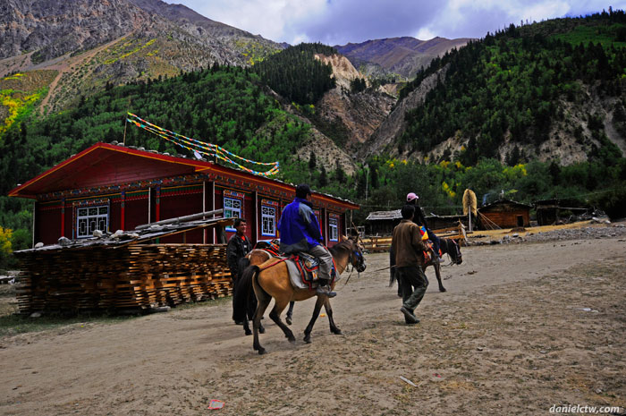 Horse Ride to Midui Glacier Horse Ride to Midui Glacier