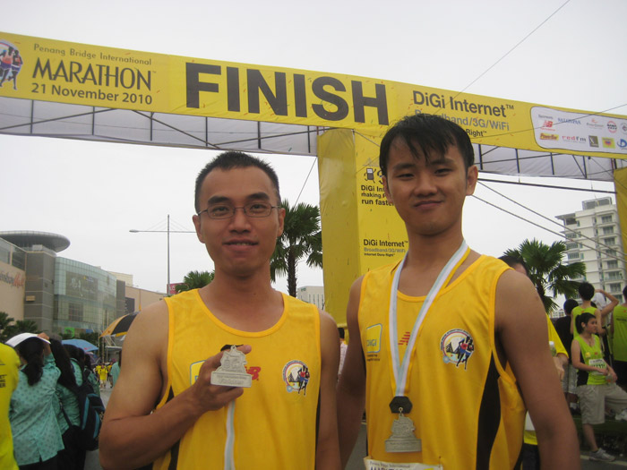 2 Macho Guys Who Ran 21km at PBIM2010