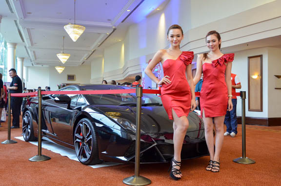 Pretty Models with Lamborghini